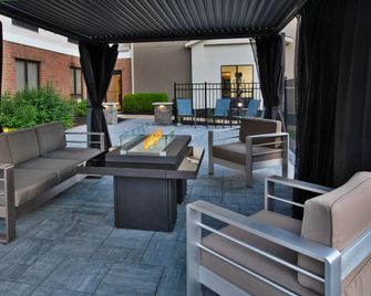 Holiday Inn Express & Suites Kent - University Area By IHG - Kent - Patio