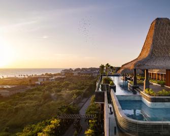 Holiday Inn Resort Bali Canggu By IHG - North Kuta - בריכה