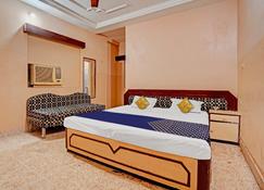 Spot On 814702 Hotel Prime - Raipur - Schlafzimmer