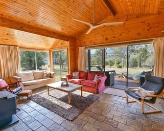 Zoellas Megalong Valley. Secluded haven for family & friends. Abundant wildlife. - Blackheath - Sala de estar