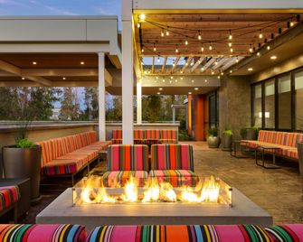 Home2 Suites by Hilton Portland Airport OR - Portland - Edificio