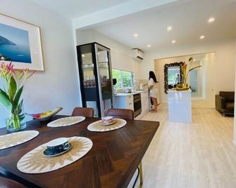 Trinity Beach Oasis - Trinity Beach - Dining room