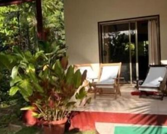 AgriTourism Villa within the tranquil jungle of Mahe, 5mins from the beach. - Victoria - Patio