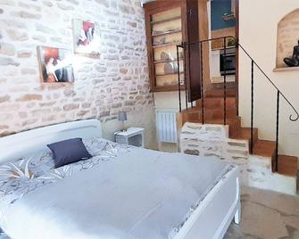 Geraeumiges Ferienhaus mit Garten - Clamecy - Chambre