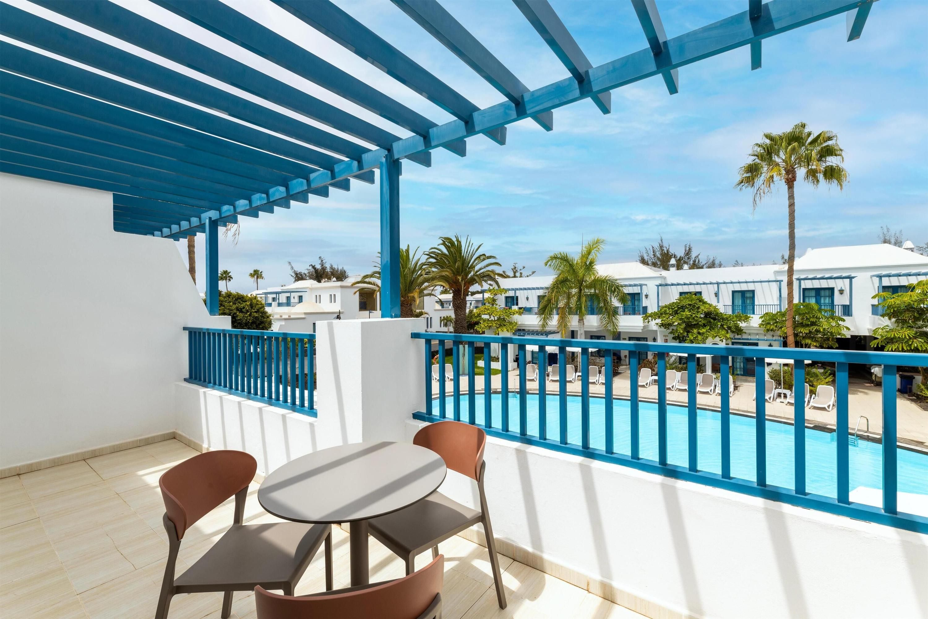 تي آيتش بي تروبيكال أيلاند أبارتهوتل