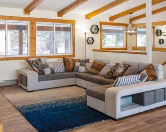 Pet Friendly Getaway Overlooking Lake Cascade - Cascade - Sala de estar