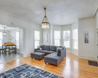 Fun-Filled Blair Home with 4BR and Game Room Retreat - Blair - Living room