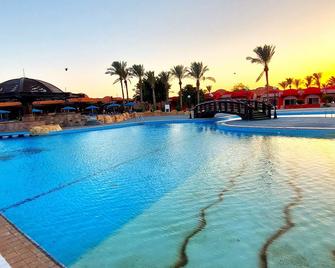 Hotelux Oriental Coast - Al Quşayr - Pool