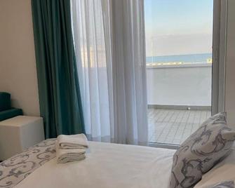 Hotel Bahia - Caorle - Bedroom