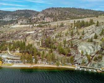 Cozy Cottage by the Lakeshore #4 - West Kelowna - Outdoor view