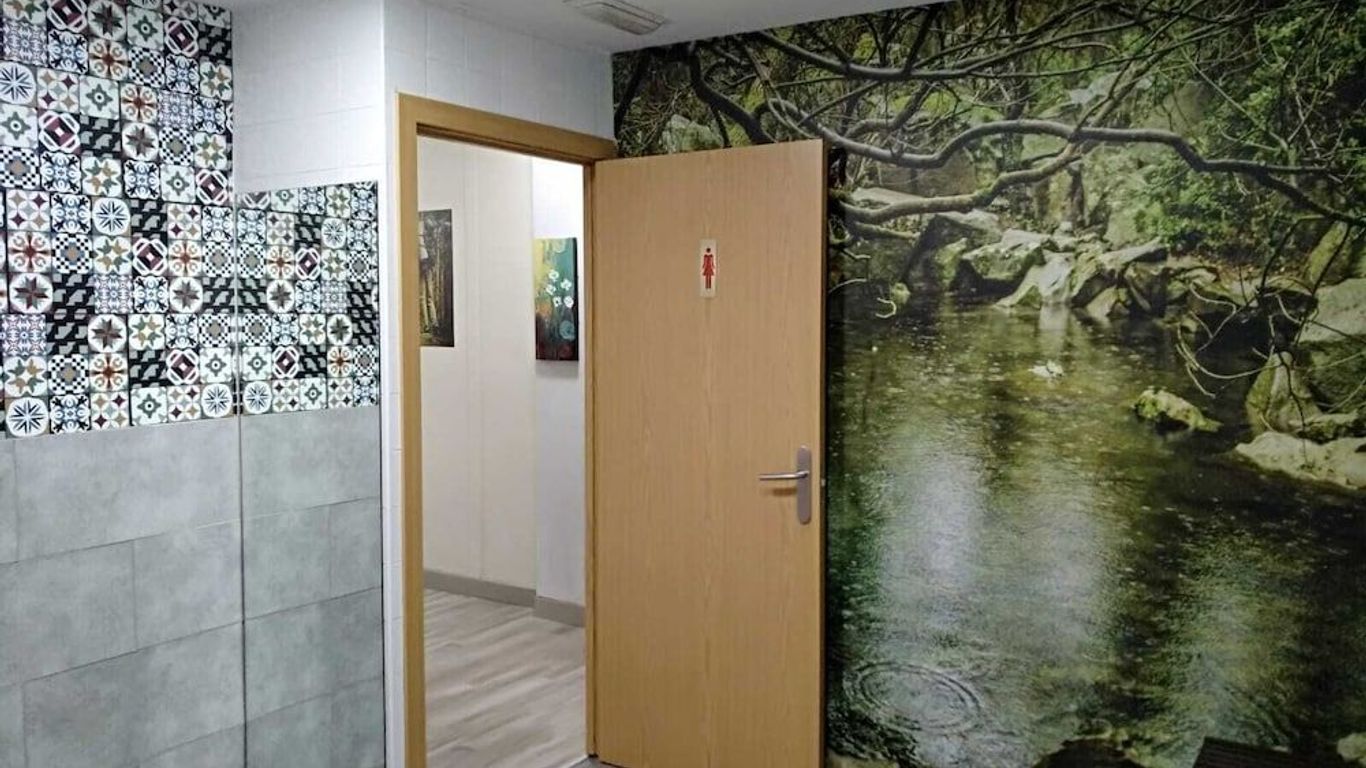 Albergue Barullo - Cubículos - Literas - Habitaciones