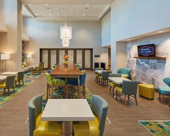 Hampton Inn & Suites Sacramento at CSUS - Sacramento - Lounge