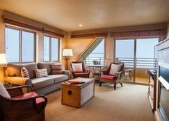 The Ocean Lodge - Cannon Beach - Living room