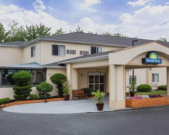 Days Inn by Wyndham Warsaw - Warsaw - Edificio