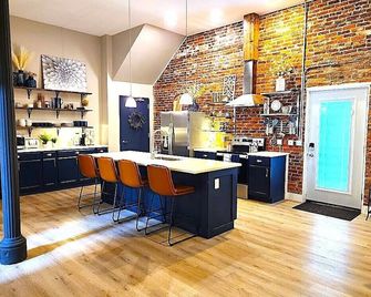 New 1st Floor Apt in Downtown Sandusky! - Sandusky - Kitchen