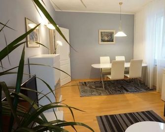 House 756 Mainz - Design-Ferienhaus, 4 Schlafzimmer, 3 Bäder, Sauna & Kamin & Outdoorküche - Mainz