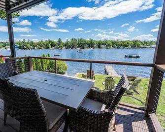 Spacious New Lake Front House w/Dock on Winnisquam - Tilton - Balkon