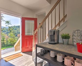 Family Holiday Retreat! Mtn-View Blue Ridge Home - Marion - Équipements de la chambre