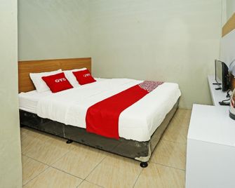 OYO 91944 Atiq Homestay Syariah - Serang City - Habitación