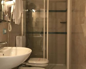Hotel Miramare - Imperia - Badkamer
