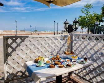 Miramare Hotel Ristorante Convegni - צ'זנאטיקו - בניין