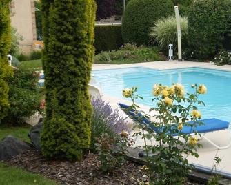 Charming studio with mezzanine. heated swimming pool - Joinville - Piscine