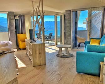 Hotel Pierina - Budva - Living room