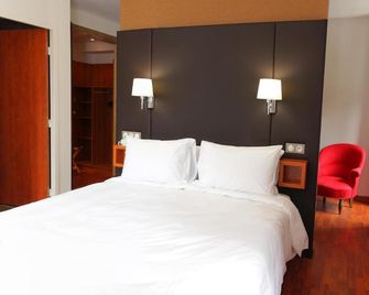 Logis Hôtel La Brèche de Roland - Gavarnie - Bedroom