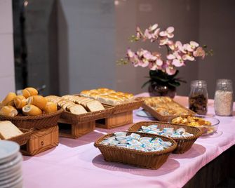 馬納卡飯店 - 伊瓜蘇市 - 自助餐