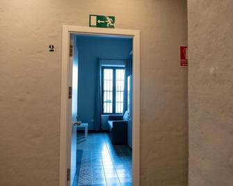 Factory Rooms Barbate - Barbate - Chodba