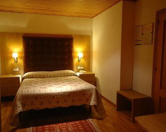 Hotel Els Puis - Esterri d'Àneu - Bedroom