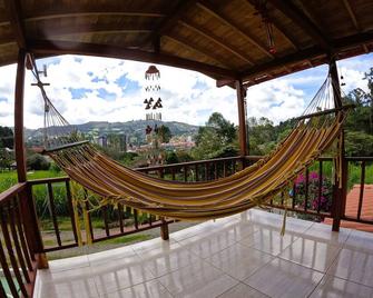 Beautiful country house near La Brizuela waterfall. - Guarne - Balcony