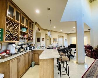4500 sqft 6bed/6bath 2017 Built Lux Home 1M View - Chino Hills - Restaurant