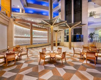 Pine Beach Belek - בלקובה - לובי