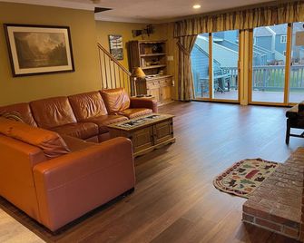 Family Friendly Mountain Townhouse in N. Woodstock - Woodstock - Sala de estar