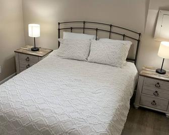 Newly renovated lakehouse with gorgeous lake views - Bean Station - Bedroom