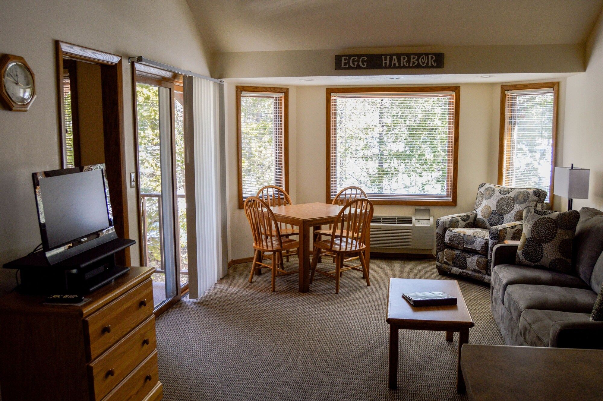 The Landing Resort - Egg Harbor - Living room