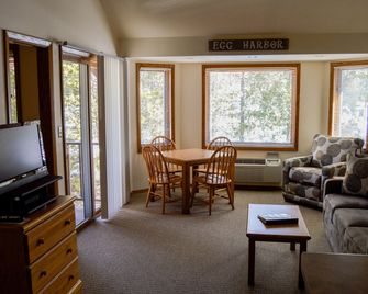 The Landing Resort - Egg Harbor - Living room