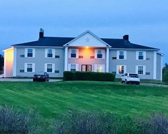 Rollo Bay Inn - Souris - Building