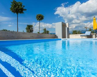 Apartments & Rooms Villa Casia - Novalja - Pool