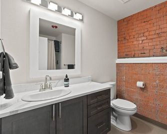 Luxury w King Beds, Pool Table, Central Downtown! - Spokane