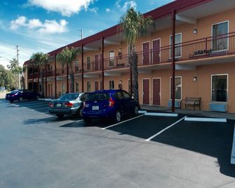 La Bella Inn - Tavares - Budova