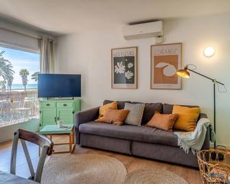 Wonderful beachfront apartment/beach view balcony - Barcelona - Living room