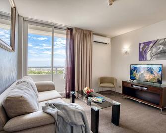 Park Regis Concierge Apartments - Sydney - Living room