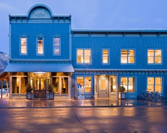 Eleven Scarp Ridge Lodge - Crested Butte - Building