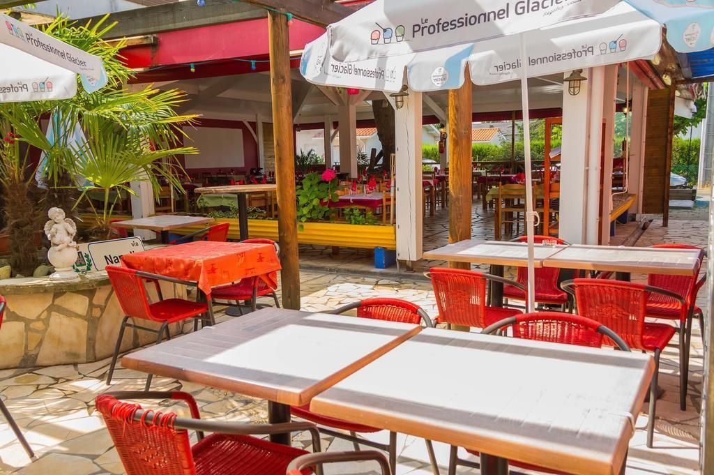 Hôtel Les Italiens - بيسكاروس - شرفة مرصوفة