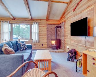 The Hideaway - Eagle River - Living room