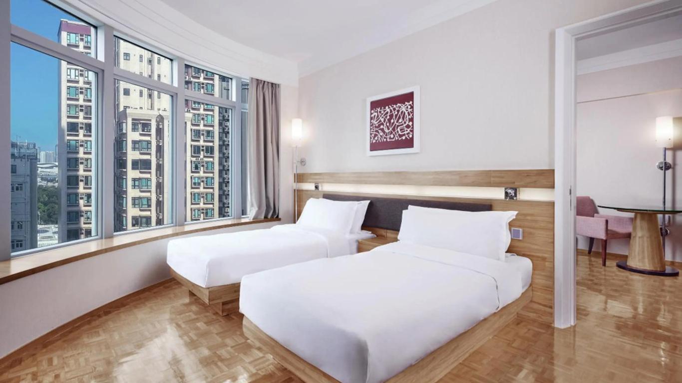 نينا هوتل كوزواي باي