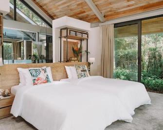 One Bedroom Pool Villa With Private 13 Square-Metre Plunge Pool - Si Sunthon - Bedroom