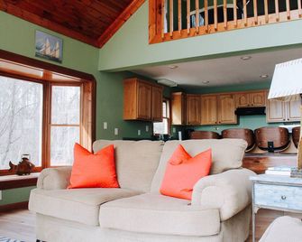 Lake Hartwell house, steps away from your boatdock - Hartwell - Sala de estar
